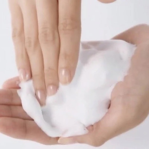 NEW Shiseido Complete Cleansing Microfoam - Picture 6 of 7